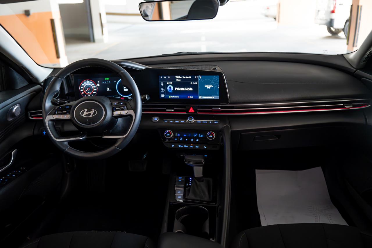 Hyundai Elantra 2024